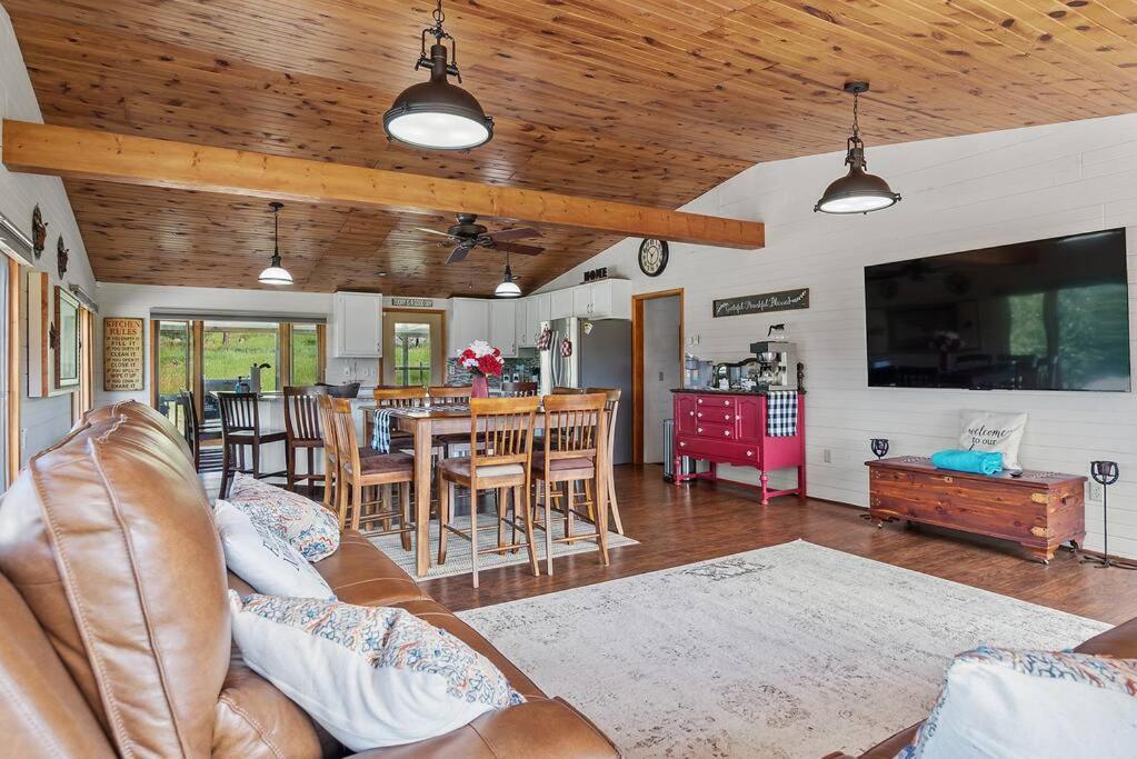 Papa'S Place On Willow Creek Custer Bagian luar foto