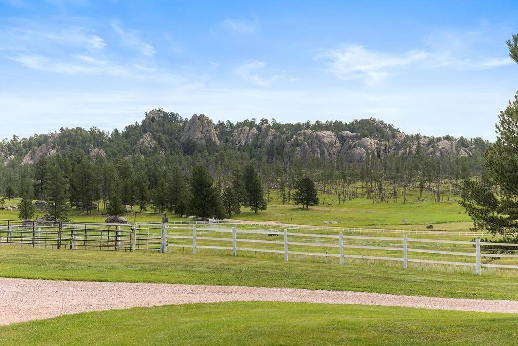 Papa'S Place On Willow Creek Custer Bagian luar foto