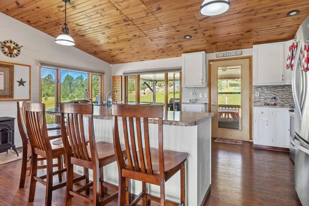 Papa'S Place On Willow Creek Custer Bagian luar foto